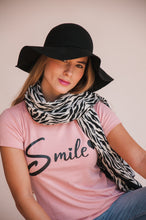Load image into Gallery viewer, Smile T-Shirt Light Pink
